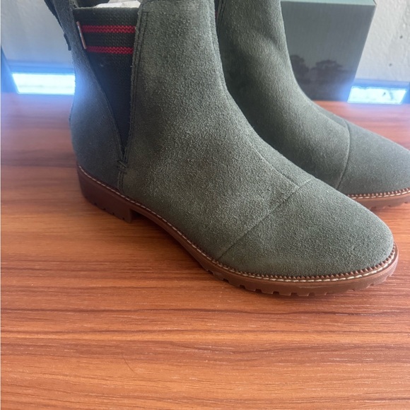New never worn TOMS Cleo boots - Picture 3 of 6